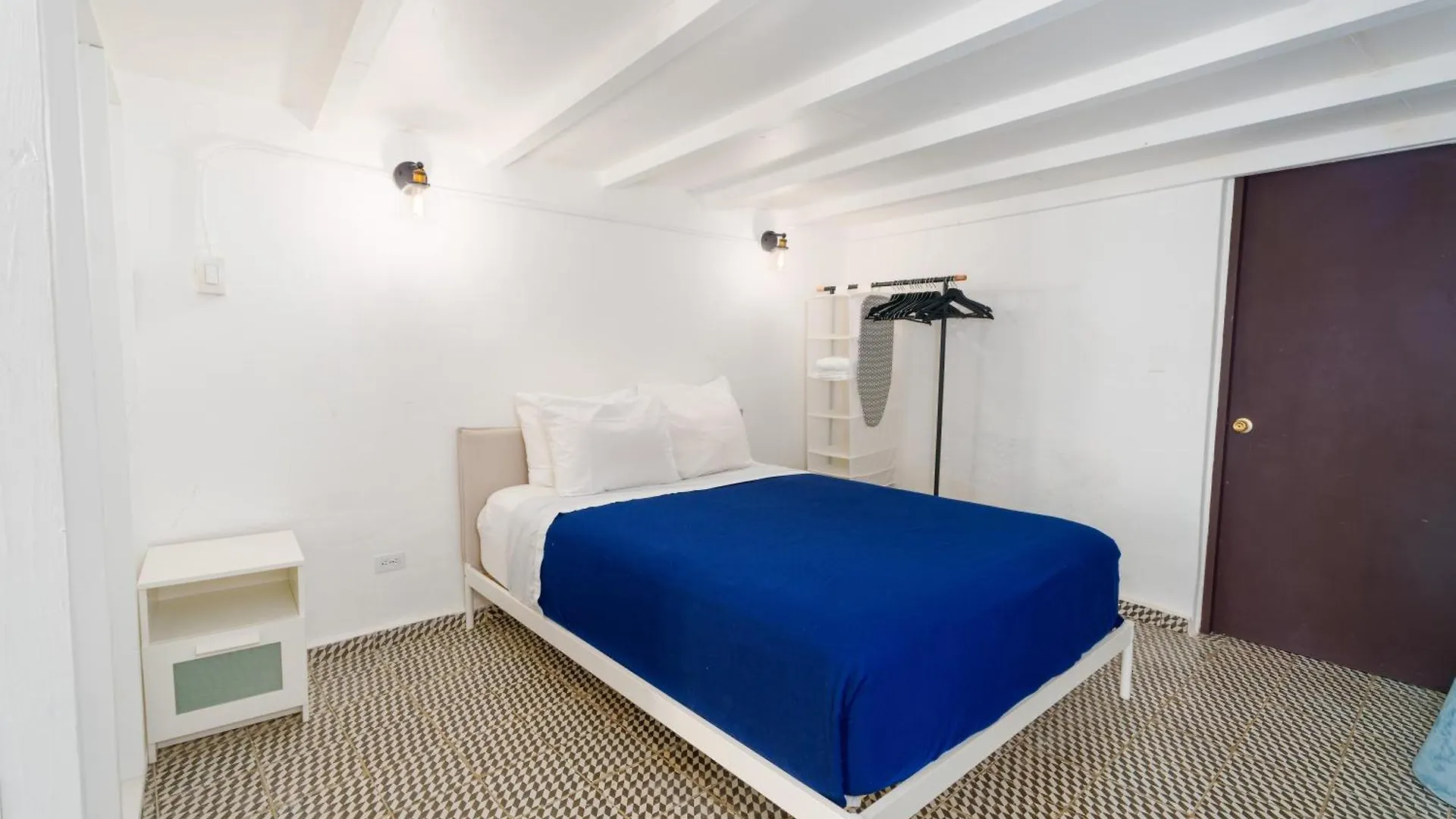 Centric Apt. In San Juan Elk.3 ile iletişim
